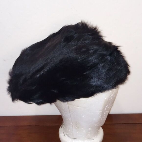 Vintage 1940's Style Black Fur Hat and Coordinating Fur Clutch Purse - Picture 3 of 10